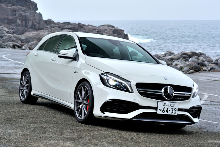 メルセデスAMG A45 4MATIC
	ボディーサイズ：全長×全幅×全高＝4370×1780×1420mm／ホイールベース：2700mm／車重：1560kg／駆動方式：4WD／エンジン：2リッター直4 DOHC 16バルブ ターボ／トランスミッション：7段AT／最高出力：381ps（280kW）/6000rpm／最大トルク：48.4kgm（475Nm）/2250-5000rpm／タイヤ：（前）235/40R18 （後）235/40R18／車両本体価格：720万円