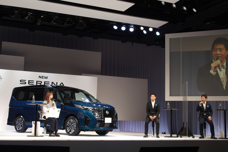 タレントの藤本美貴さんを交えたトークセッションの様子。