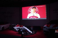 発表会のサプライズとして、アルファ・ロメオ・レーシングのアントニオ・ジョビナッツィ選手とキミ・ライコネン選手からビデオメッセージが届いた。