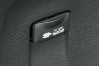 全車標準装備となったAC100V・1500Wのアクセサリーコンセント。