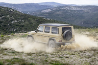 「G580」専用機能である「Gターン」を試す。4輪独立モーターだからこそできる芸当だ。