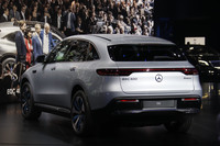「メルセデス・ベンツEQC400 4MATIC」。ゾンターク氏によると、既存モデルとの共通部品は全体の15～20％とのこと。