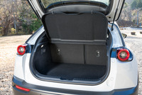 荷室の容量は約350リッター。シリーズで最も大容量のマイルドハイブリッドモデルは400リッター。