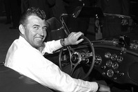 今で言うレーシングコンストラクターのような事業を手がけていたキャロル・シェルビー。名車「コブラ」「デイトナ クーペ」などを世に送り出したほか、「フォードGT40」によるルマン24時間レースのプロジェクトにも深く関わった。