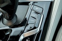 ドライブモードは「スポーツ」「ハイブリッド」「エレクトリック」「アダプティブ」の全4種類。