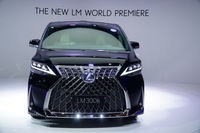 「レクサスLM」のマーケットは中国と東南アジア。いまのところ日本に入れる予定がないというのは実に残念。