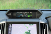 充実した装備も新型の自慢。アクティブクルーズコントロールや自動緊急ブレーキ、誤発進抑制制御機能などからなる「アイサイト（ver.3）」は標準装備。オプションでアダプティブハイビームや後側方警戒システムなどからなる「アイサイトセイフティプラス」も用意される。