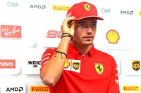 予選Q3、チームメイト同士でスリップストリームを使う作戦を試すもうまくいかなかったルクレール（写真）は、「2度目のアタックは1人でやらせてほしい」と懇願。単独でも見事な速さで自身3度目のポールを奪った。レースではスタートからトップを守るも、ピットストップのタイミングでベッテルに1位を明け渡す。その後フェラーリはチームオーダーを出し、再びルクレールを首位に返り咲かせた。レース終盤、ルイス・ハミルトンの猛追に屈することなく、ドライバーズサーキットとして名高いスパ・フランコルシャンで、GPキャリア34戦目にして初優勝。前日のF2レースで亡くなった戦友、アントワーヌ・ユベールにささげる勝利となった。（Photo=Ferrari）