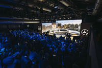 2026年3月10日にドイツで行われた「メルセデス・ベンツVLE」発表イベントの様子。会場は多くの報道関係者でにぎわった。