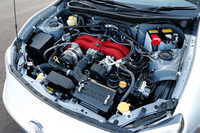 「BRZ」に搭載される2リッター水平対向4気筒エンジン。2016年夏のマイナーチェンジで、MT仕様のエンジンは、最高出力が207psに、最大トルクが212Nmに引き上げられた。