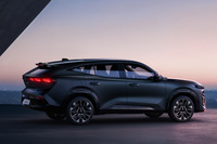 グレードは「テクノ」と「アイコニック」（写真）、そして「エスプリ アルピーヌ」が用意される。