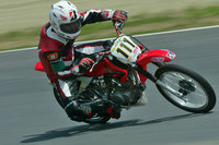 2004年、DE耐（100ccのホンダXR100）で激走するイケノヒラ。