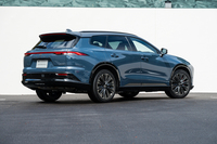 「クラウン エステート」の名前は2007年まで販売されていた11代目以来。先代はステーションワゴンだったが、新型は正統派のSUVだ