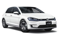 2013年9月のフランクフルトモーターショーでデビューした、「フォルクスワーゲン・ゴルフ」のピュアEVバージョン「e-ゴルフ」。満充電で301kmの航続が可能となっている。写真は2018年7月に国内で発売された特別仕様車「e-ゴルフ プレミアム」。