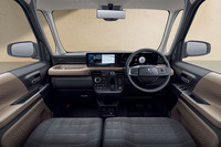 新型「デリカミニ」のインストゥルメントパネル。