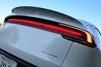 テスラ・モデルYプレミアム ロングレンジAWD（4WD）の画像