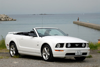 フォード・マスタングV8 GTコンバーチブル プレミアム（FR/5AT）／クーペ プレミアム（FR/5AT）【試乗速報】