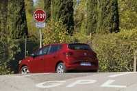 加えて毎週末には、片道80kmのコルトーナに住むマルチェッラさんの姉宅まで足を延ばす。そのためサンデロは納車後2カ月で早くも5700kmを走破している。