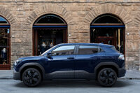 スズキが初の量産電気自動車「eビターラ」を発表　2025年夏の市場投入を予定の画像