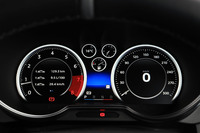車速やエンジン回転数などの走行情報は、フルカラーのTFT液晶メーターに表示。走行距離や燃費、ブースト圧、アクセル開度なども確認できる。