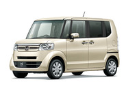 2011年にデビューした先代「ホンダN-BOX」。当初はNとBとの間の「-」がなく、「N BOX」と表記されていた。