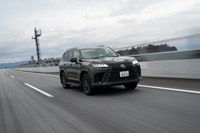 レクサスLX600“オフロード”7人乗り