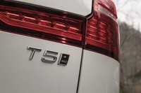 新型「V60クロスカントリー」には標準モデルの「T5 AWD」と、装備充実の「T5 AWDプロ」がラインナップされている。今回テストしたのは後者。