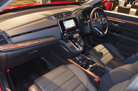 インテリアは、木目調のパネルをあしらうなどして質感の高さや仕立てのよさが追求された。