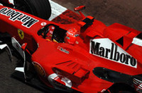 まさかの予選全タイム剥奪で、ポールポジションから一転、最後尾スタートとなったミハエル・シューマッハー（写真）。予選での“不自然なストップ”は、レーススチュワードによりビデオやコンピューター解析が行われ、“コース上に故意にマシンを止めた”と断定された。チームメイトのフェリッペ・マッサもクラッシュによりノータイムで、フェラーリは1950年、チーム参戦以来のワースト予選結果を更新した。（写真＝Ferrari）