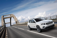 「ブラックエディション」と名付けられてはいるものの、ブライトホワイトのボディーカラーも選択できる。