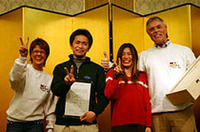 BRAX2位はピースのおふたり。宗店長の話のよれば、入賞したビートルはこのオーナーさんが作ったそうな。真偽のほどは不明だが、オーディオに懸ける情熱は男性顔負けのようだ。