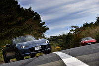 「RS」の車両重量は、標準仕様で1020kg、オプションの「i-ELOOP（アイ・イーループ）」および「i-stop（アイ・ストップ）」装着車では1040kgとなる。