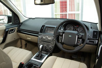 インストゥルメントパネルの意匠も変更され、スッキリと洗練されたデザインとなった。