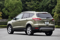 先代の「クーガ」は欧州市場が中心のモデルだったが、新型はグローバルモデルということで、世界各地の要望に配慮。とくに全長は、北米市場の要望により大幅に拡大された。