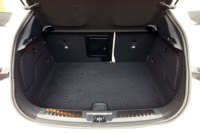 ラゲッジルームの容量は368リッター（VDA方式）。（写真をクリックすると、シートの倒れる様子が見られます）