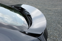 テールゲートにはBMW初となる「アクティブリアスポイラー」が装着される。車速に応じて自動的に上下し、最適なダウンフォースを確保する。