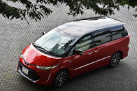 ボディーカラーは全10色。うち3色は、車体上半分をブラックとしたツートンカラーとなる。