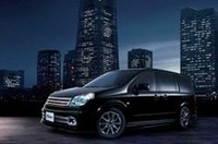 【写真上】「エルグランド エアロ」【写真下】「ラフェスタ ライダーアルファ」