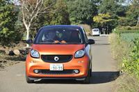 今回試乗したのは「フォーツー エディション1」のラバオレンジ仕様。今後もフォーツーは「スマートの個性をさらに強めた限定車」として年数回のペースで展開するという。