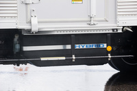 フレームの左側に備わるバッテリーユニット。バッテリーはリチウムイオン式で、電圧は288Vとなっている。