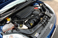 150ps、19.4kgmの2リッター「デュラテック」ユニットが、1130kgのボディを引っ張る。（写真＝峰昌宏）