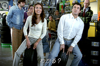 【写真上】東洋ゴム工業の片岡善雄社長を挟んで、後藤久美子、ジャン・アレジ夫妻【写真下】新テレビCFのワンカット