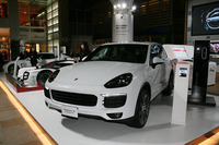 市販のPHVは「カイエンS E-ハイブリッド」（写真）と「パナメーラS E-ハイブリッド」が並ぶ。