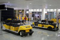 ルフトハンザ・ドイツ航空のディファコ社製電動カート。ミュンヘン空港で。