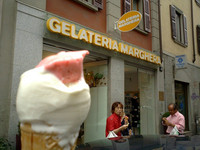 おすすめジェラッテリアは、前にロジャーが住んでた場所の近くにあるそうな。