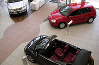 ショールームには、常時6台を放射状に展示。高級SUV「トゥアレグ」専用スペースや、納車説明を行うデリバリールームなどもある。