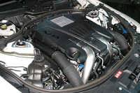 「CL550 ブルーエフィシェンシー」が搭載する、4.7リッターV8直噴ツインターボエンジン。