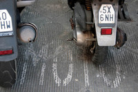 「MOTO」と書かれているところが、正しいバイク用駐輪場。