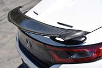 UVカットのクリアコートが施された、ドライカーボン製のリアウイング。価格は16万2000円。