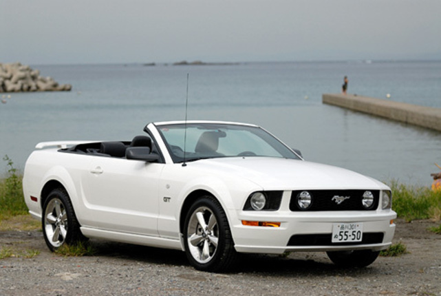 【スペック】GTコンバーチブル プレミアム：全長×全幅×全高＝4765×1880×1385mm／ホイールベース＝2720mm／車重＝1690kg／駆動方式＝FR／4.6リッターV8SOHC24バルブ（304ps/5750rpm、44.2kgm/4500rpm）／価格＝530万円（テスト車＝同じ）
